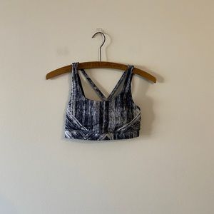 Lululemon Energy Bra Strappy Heat Wave Black White Gray Print 4 Luxtreme Pads.